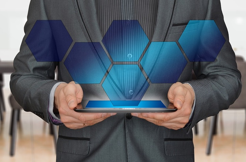 Businessman 2606502 1280 (1) IT consulting